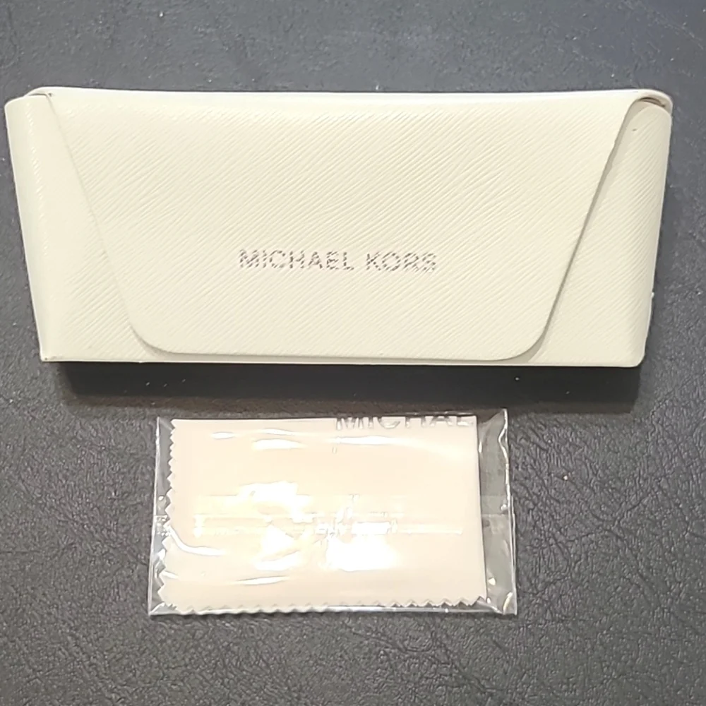 MICHAEL KORS White Eyeglass Case w/Cleaning Wipe